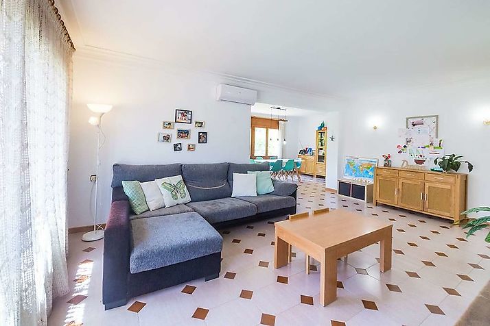 Casa grande i familiar con jardín