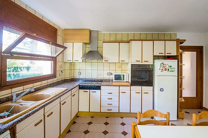 Casa grande i familiar con jardín