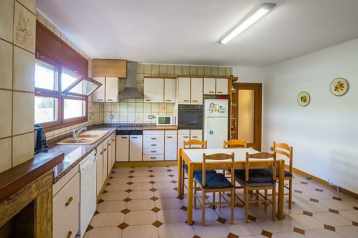 Casa grande i familiar con jardín