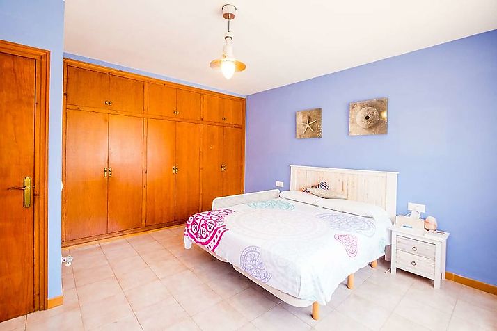 Casa grande i familiar con jardín