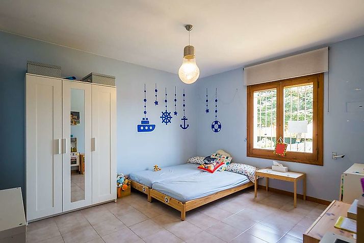 Casa grande i familiar con jardín