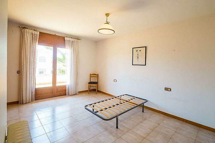 Casa grande i familiar con jardín