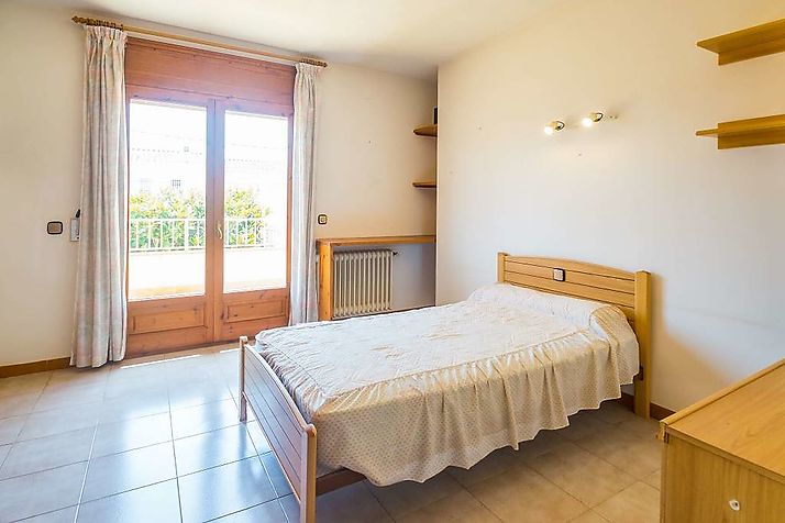 Casa grande i familiar con jardín