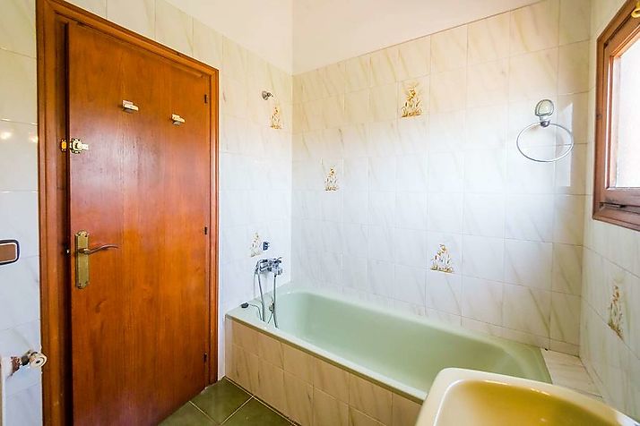 Casa grande i familiar con jardín