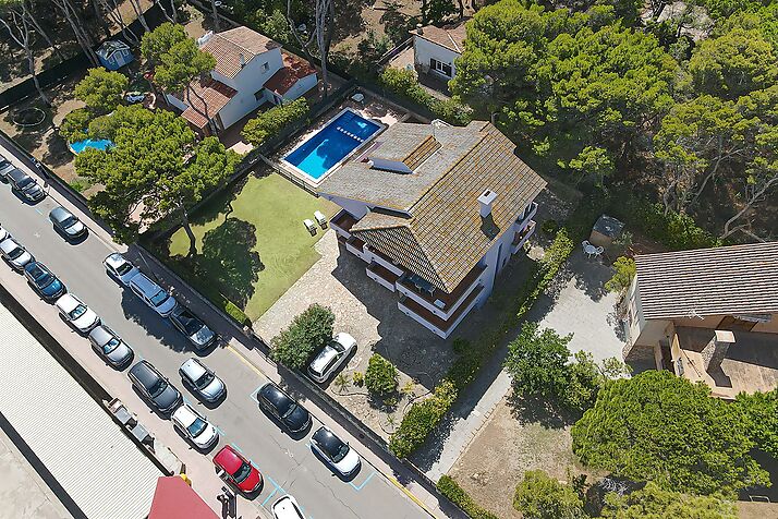 HUGE HOUSE IN PALS ON THE FIRST LINE OF THE SEA, ELEVATOR AND POOL.