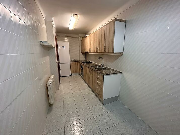 Wohnung in Girona, mit Garage und Abstellraum.