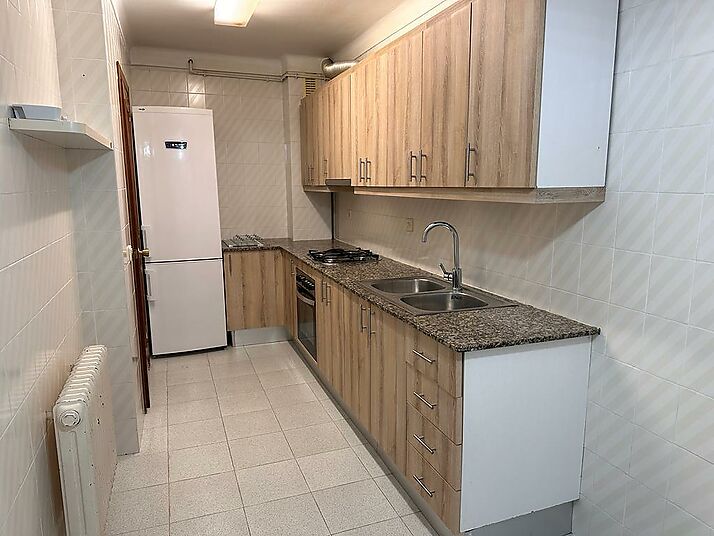 Wohnung in Girona, mit Garage und Abstellraum.