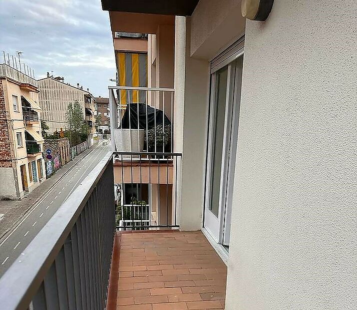 Wohnung in Girona, mit Garage und Abstellraum.