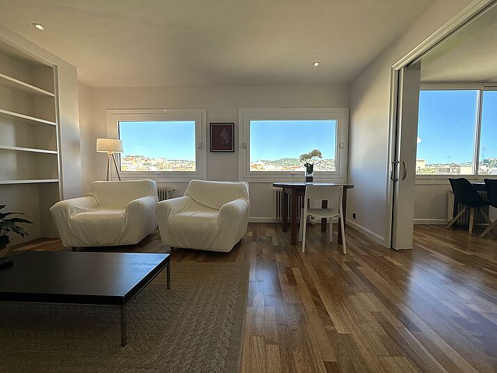 Spacious penthouse two minutes from the beach